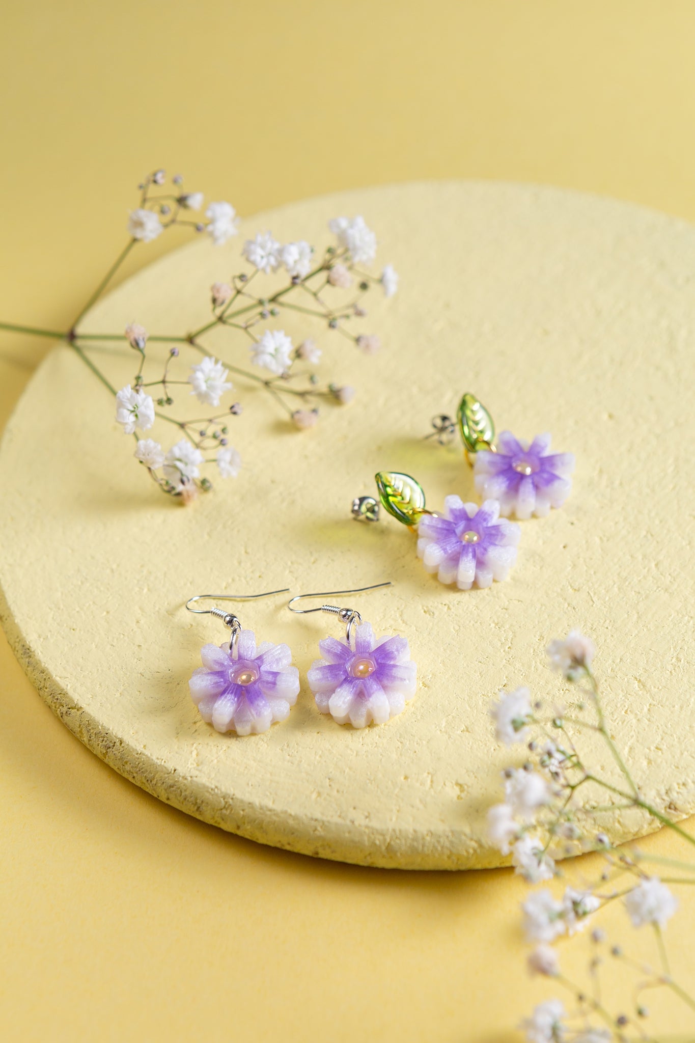 Handmade resin daisy earrings - White with purple accents